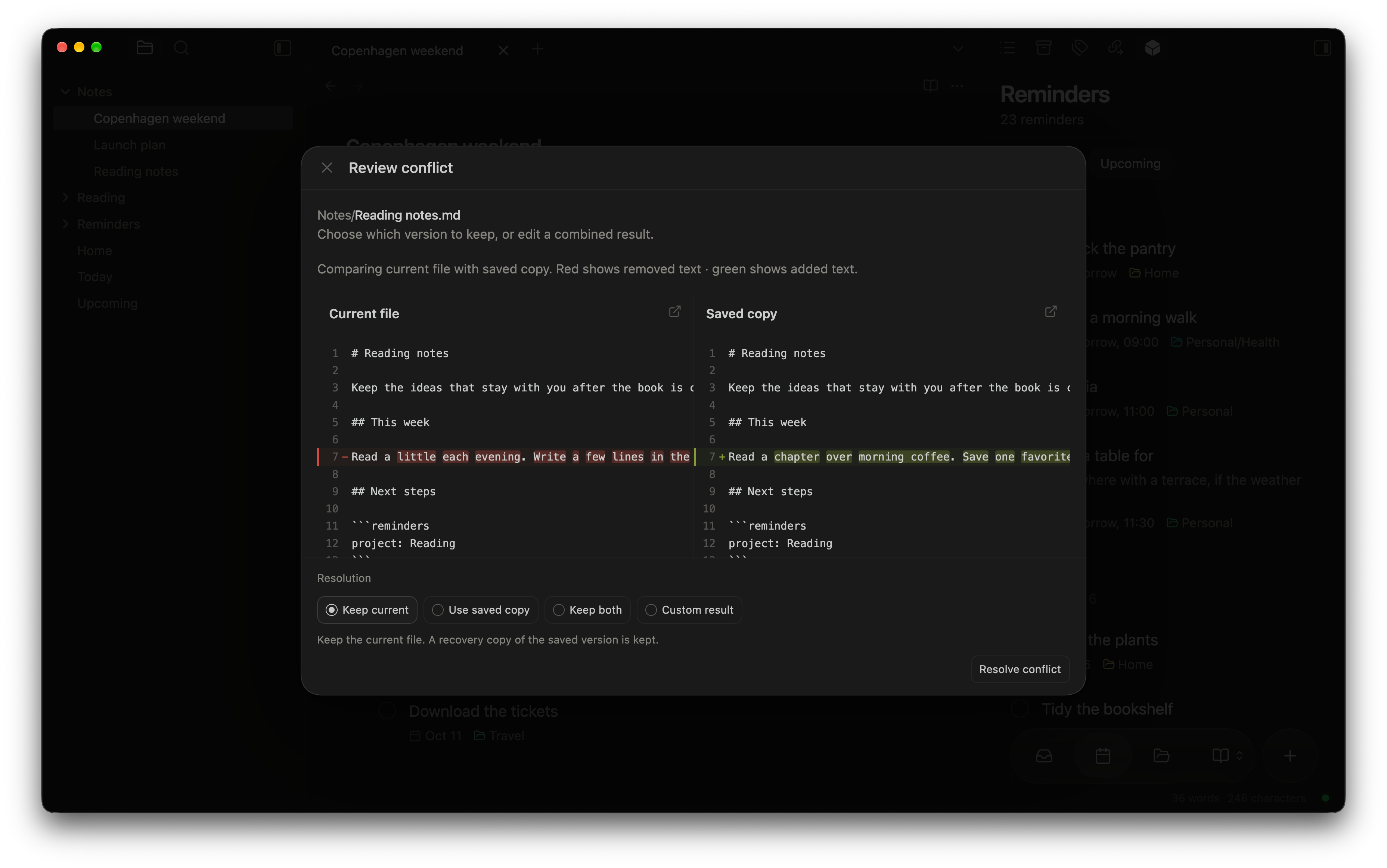 Two versions of Reading notes shown side by side, with highlighted changes and options to keep either version, keep both, or create a custom result.